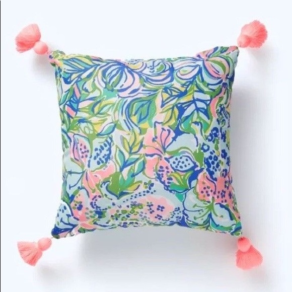 Lilly Pulitzer Accessories - Lilly Pulitzer throw pillow 🎀